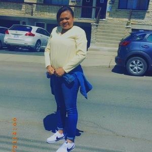 Meet your Posher, Dolorès